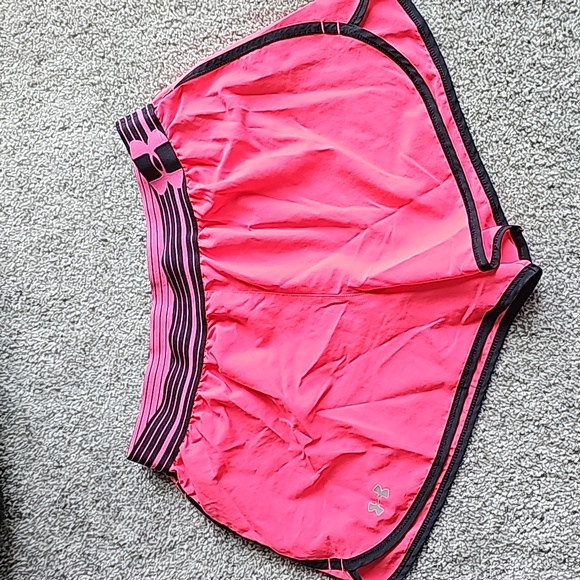Under Armour Shorts - Picture 1 of 2